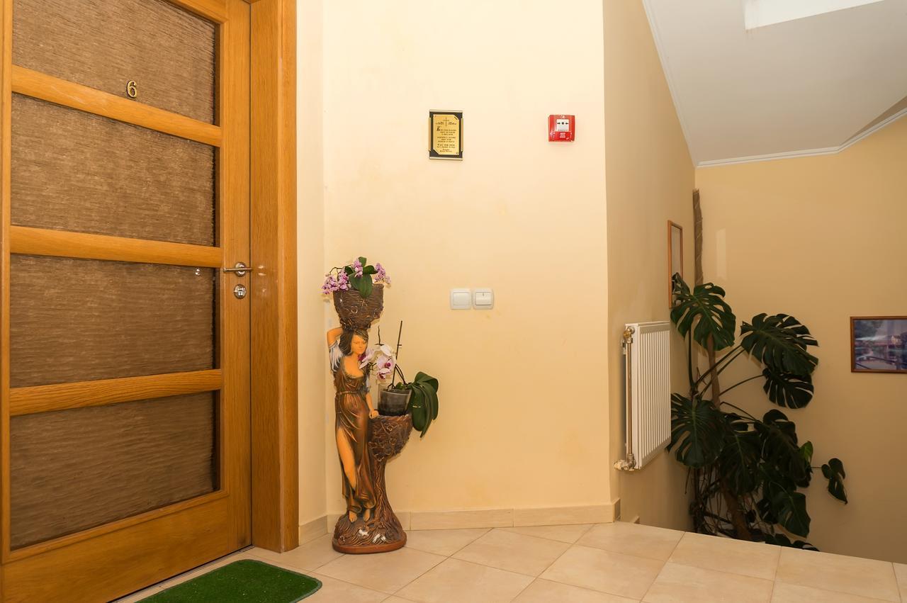 Кімнати В Центрі Otel Ujgorod Dış mekan fotoğraf
